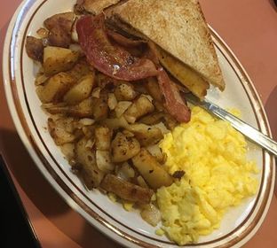 eggs toast homefries and bacon
