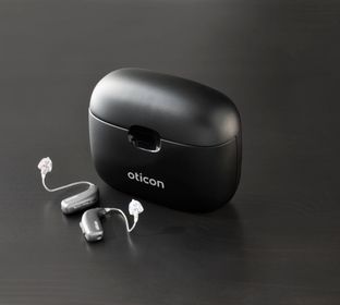 oticon-more---smartcharger-and-hearing-aids---image