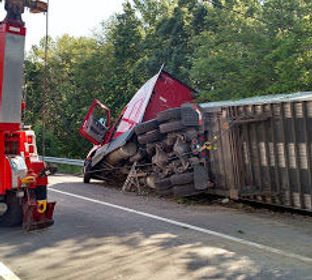 tractor trailer recovery, accident recovery